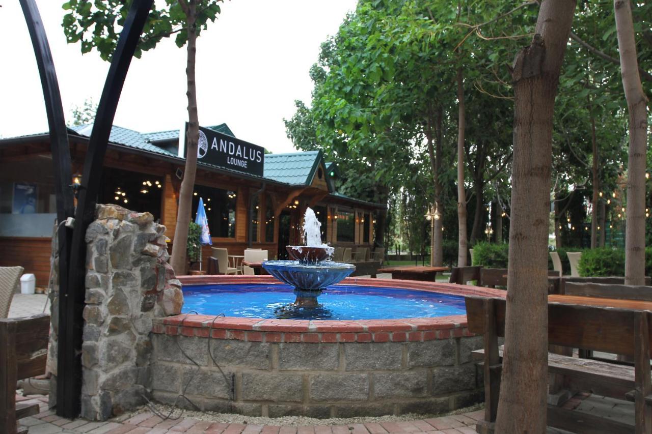 Hotel Andalus Skopje Luaran gambar