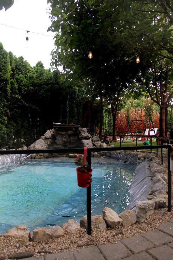 Hotel Andalus Skopje Luaran gambar