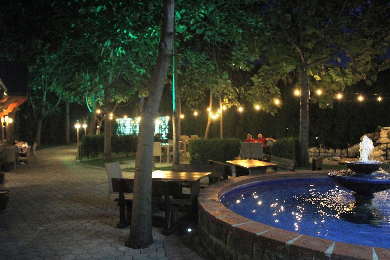 Hotel Andalus Skopje Luaran gambar