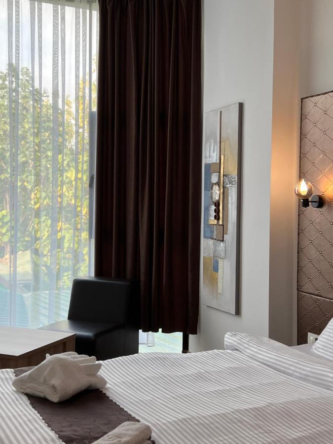 Hotel Andalus Skopje Luaran gambar